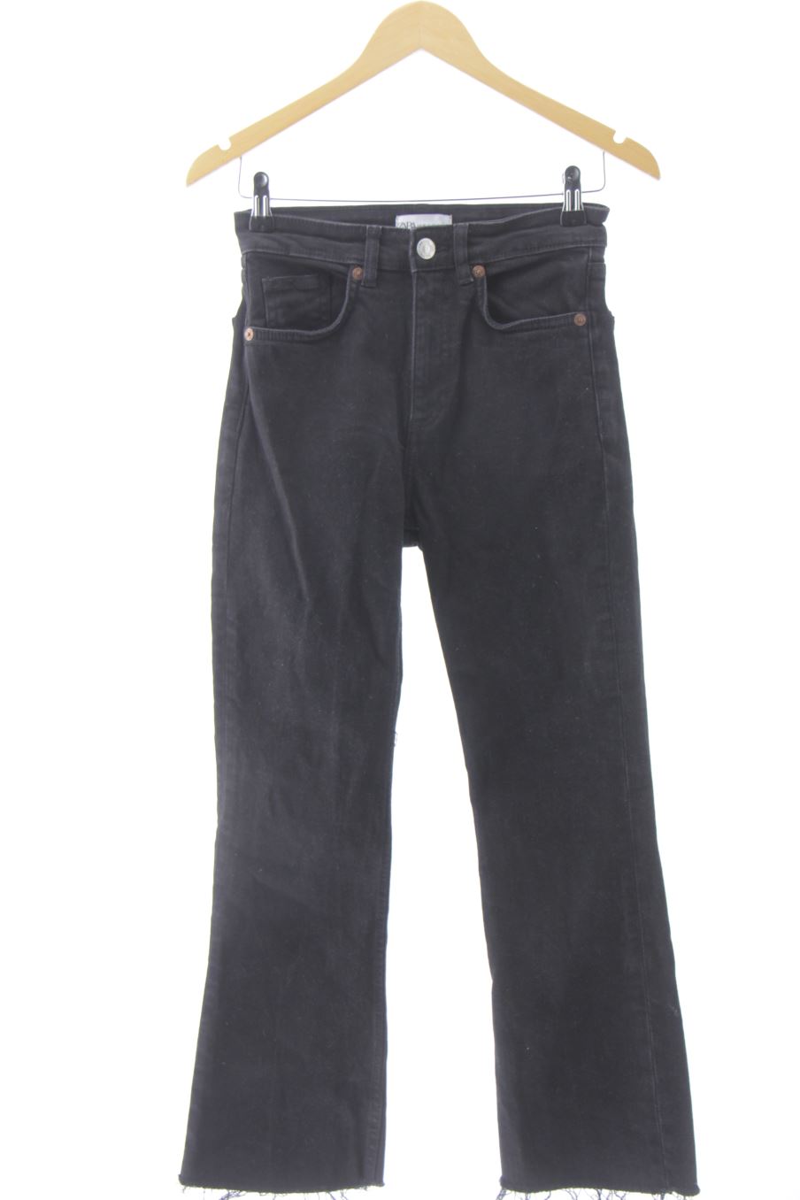 Vaquero de Zara de la talla 36, de color negro de ropa vaquera