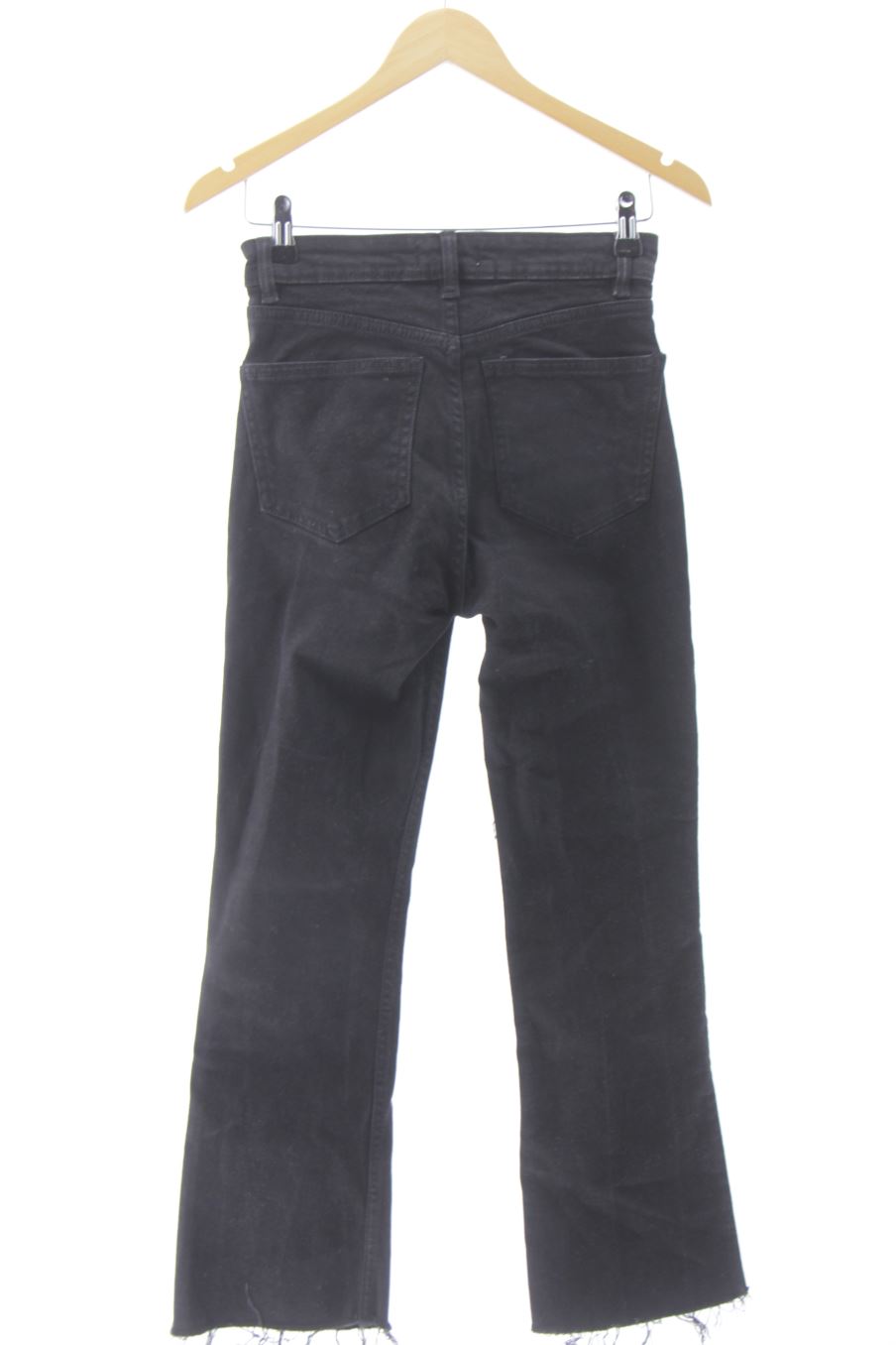 Vaquero de Zara de la talla 36, de color negro de ropa vaquera