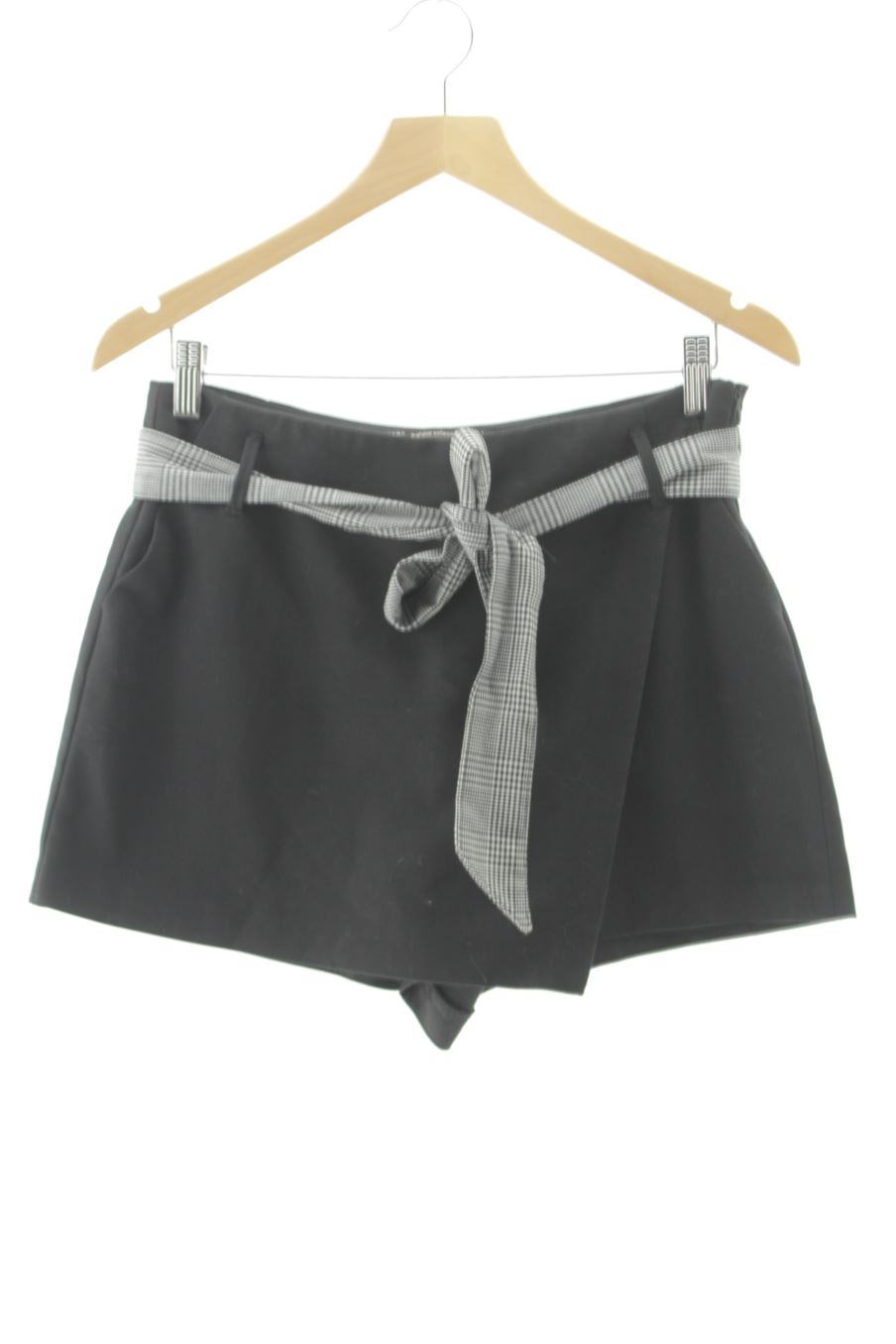 Shorts Zara de la taille L, de couleur noir