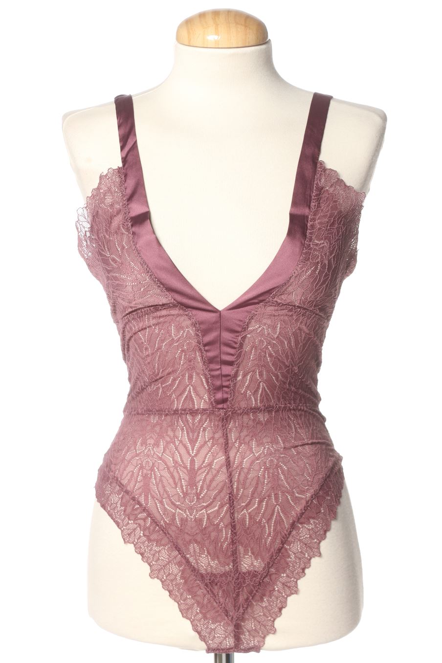 Body de black limba de la talla M, de color viola