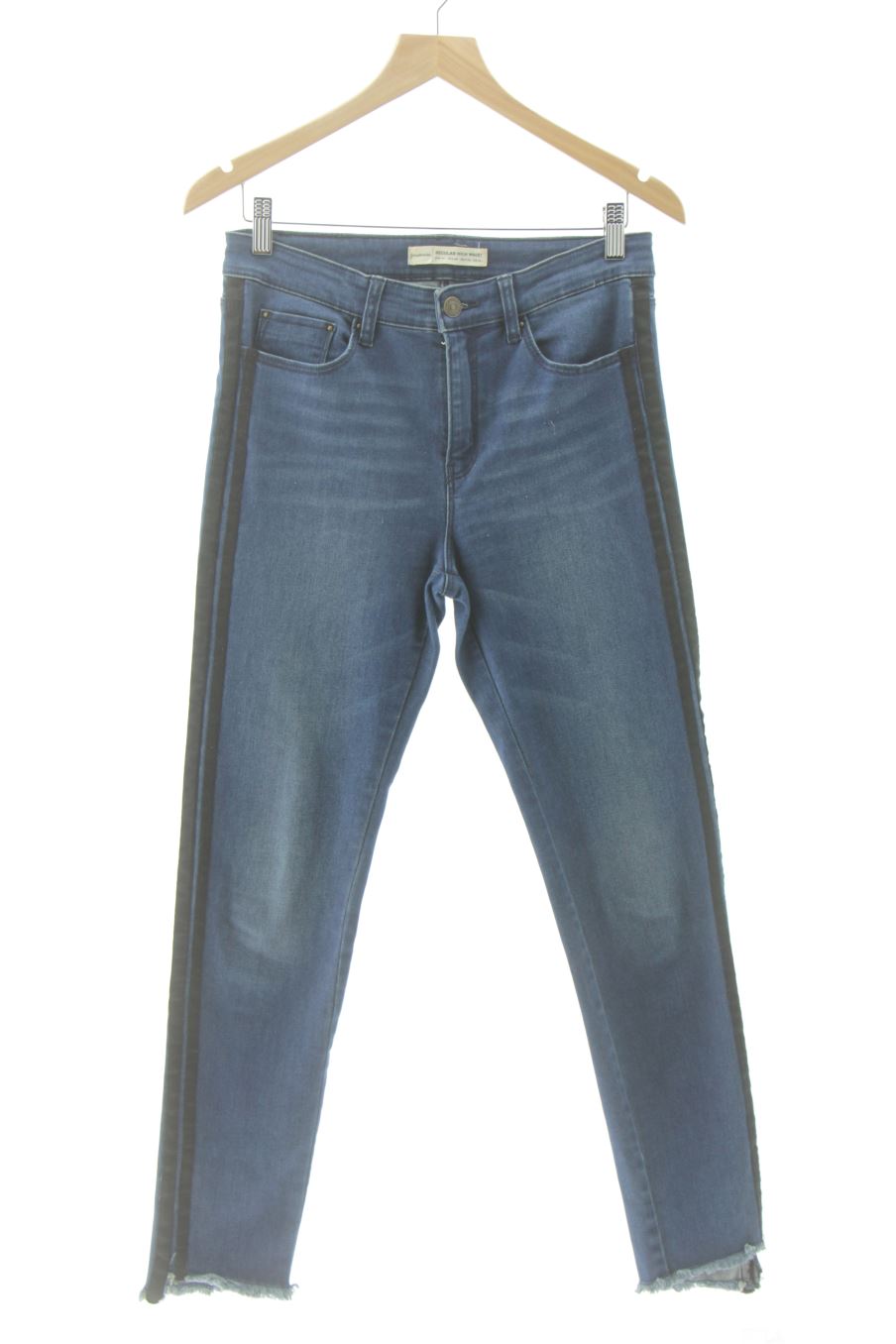 Jeans Stradivarius de la taille 40, de couleur bleu de denim