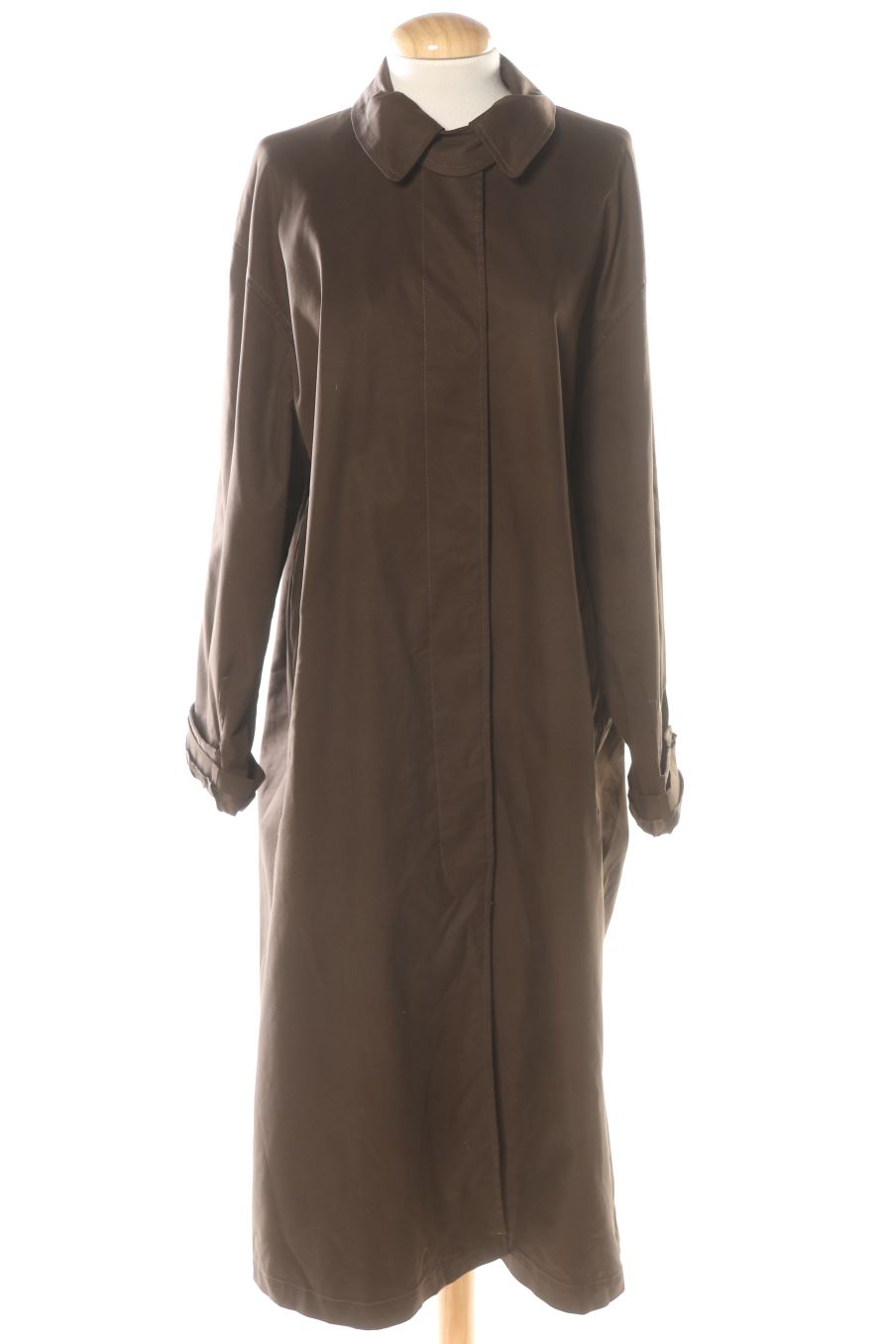 Gabardina de Pull & Bear de la talla M, de color marrón