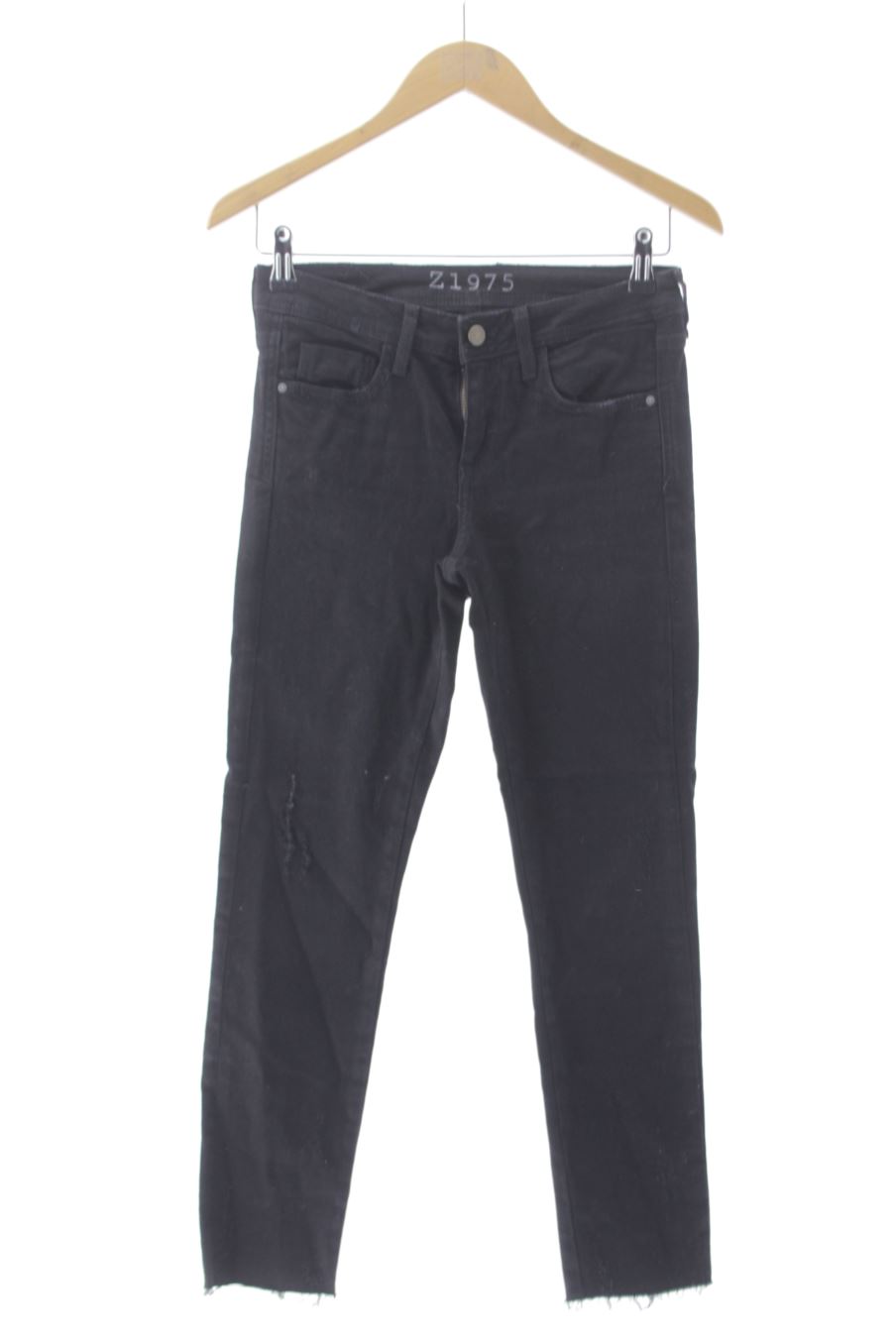 Vaquero de Zara de la talla 36, de color negro de ropa vaquera