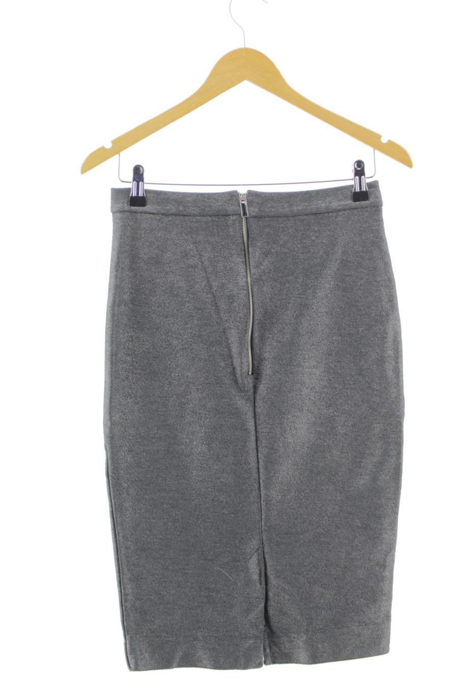Falda de Trf (ZARA) de la talla M, de color gris