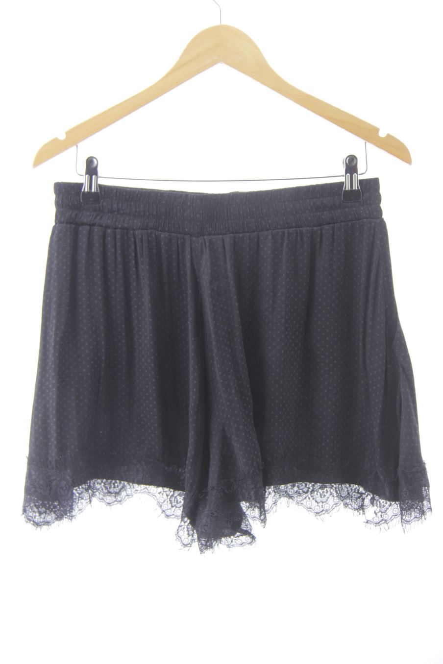Pantalón corto de Stradivarius de la talla M, de color negro