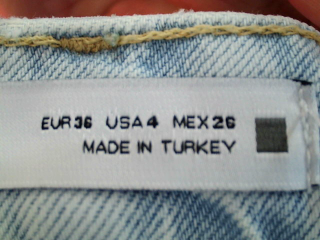 Vaquero de Zara de la talla 36, de color azul de ropa vaquera