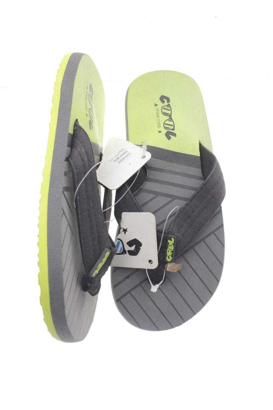 Tong Cool Shoes de la taille 29 avec une étiquette