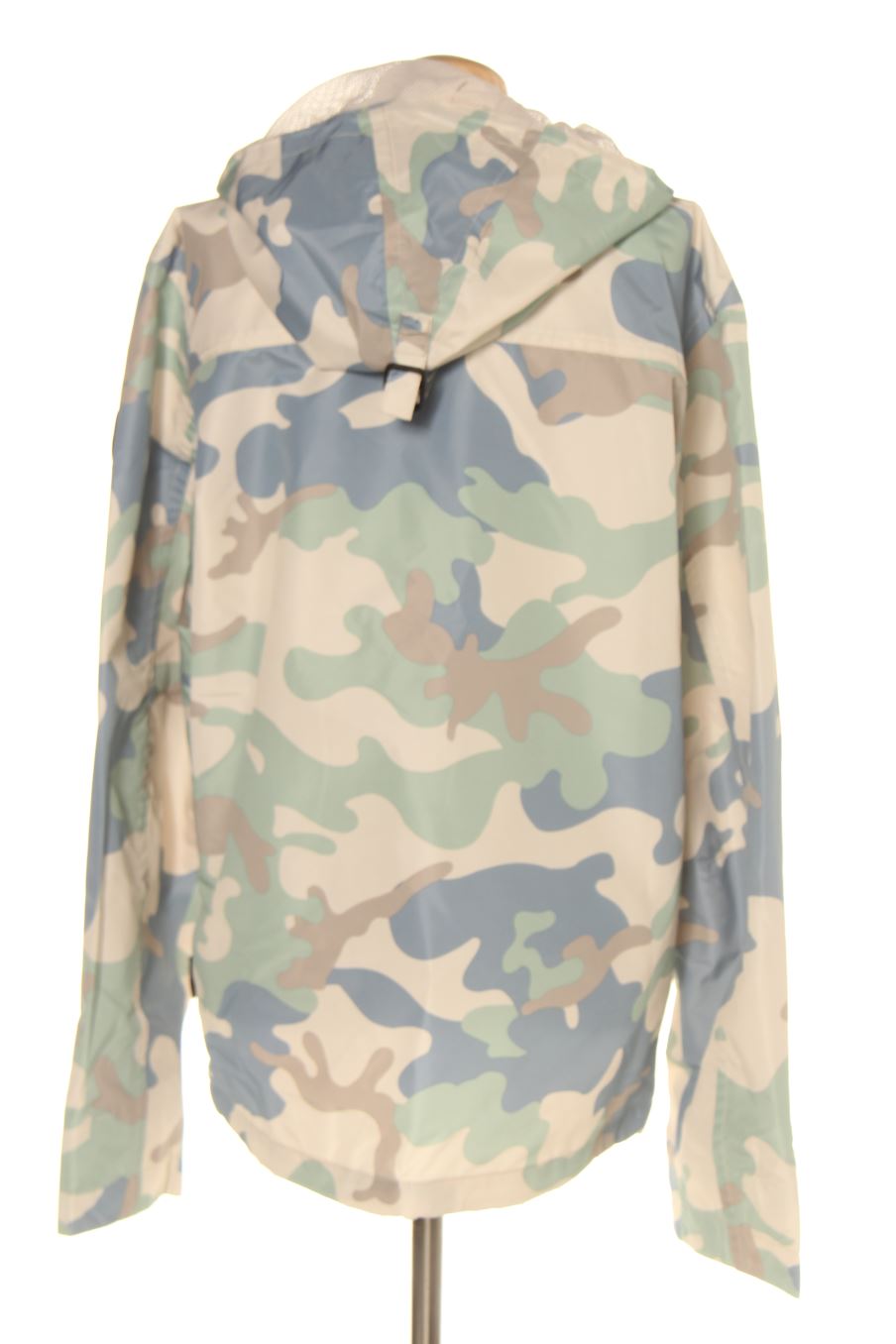 Cazadora de Napapijri de la talla S, de color estampado