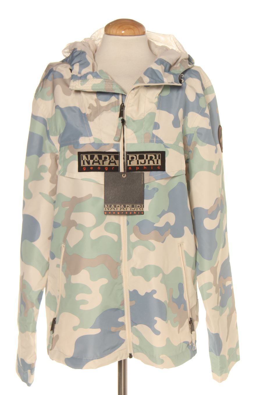 Cazadora de Napapijri de la talla S, de color estampado