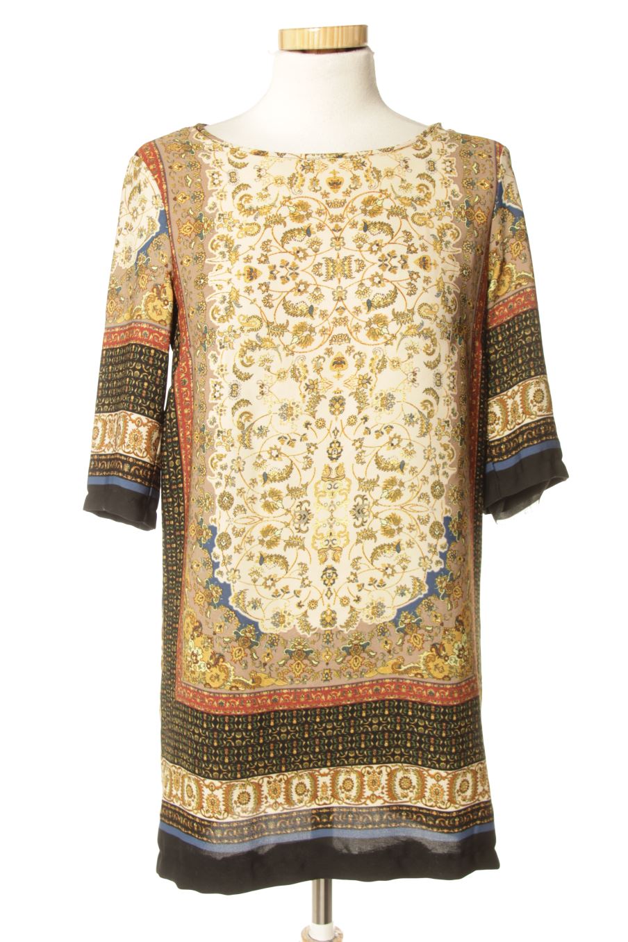 Robe casual Mango de la taille XS, de couleur imprimés