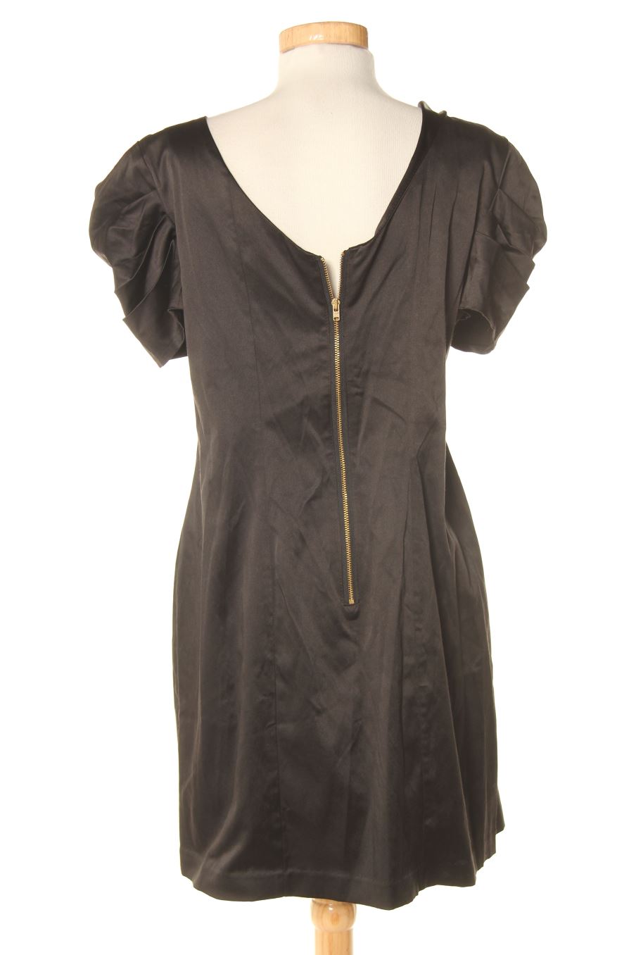 Vestido casual de H&M de la talla 44, de color negro
