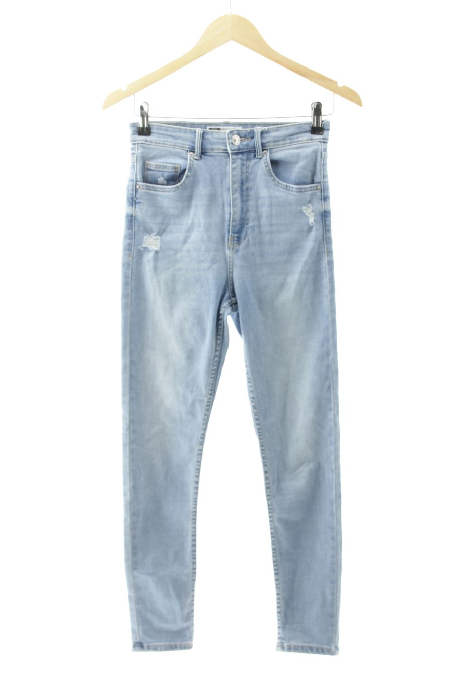 Jeans de Bershka de la talla 36, de color blu