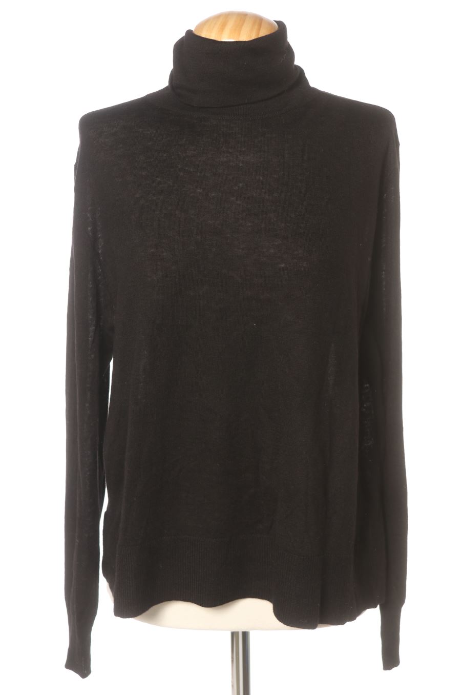 Pull Zara de la taille XL, de couleur noir