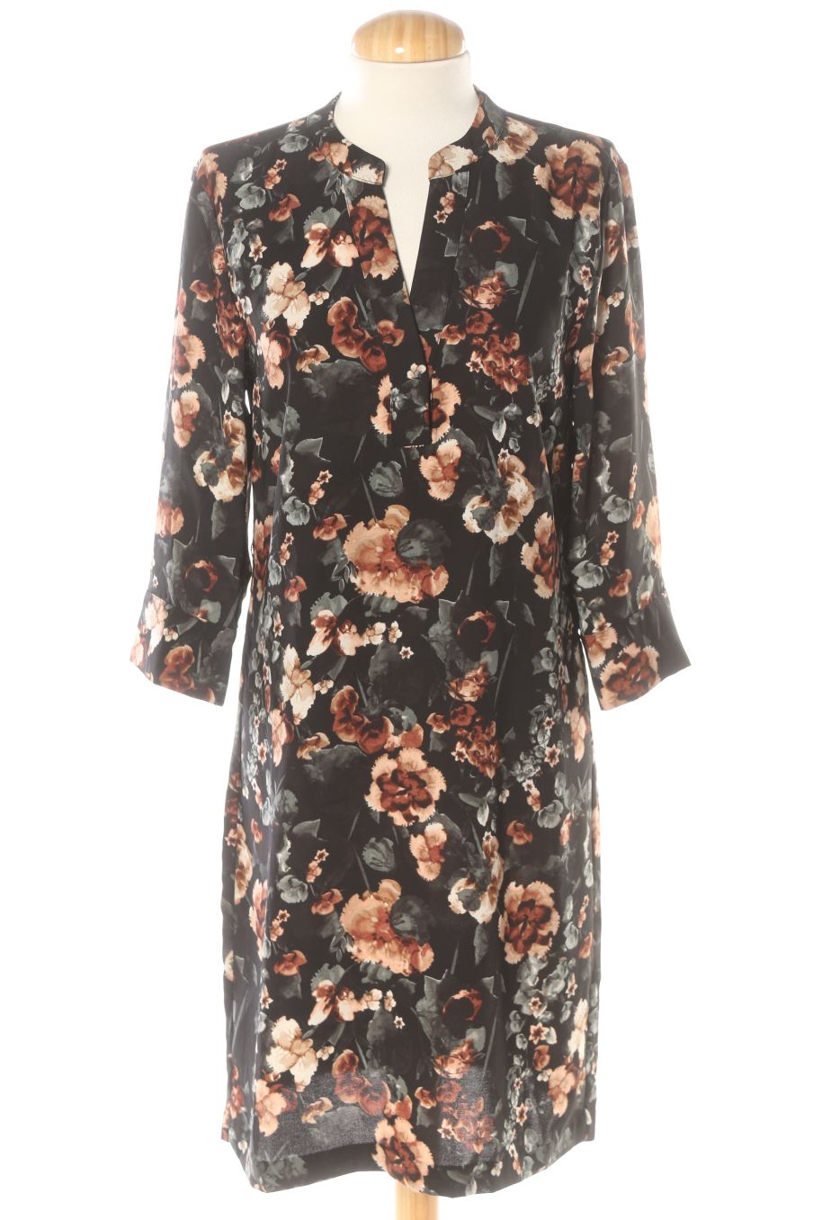Robe casual H&M de la taille 34, de couleur fleurs