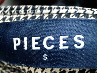 Pantalon Pieces de la taille S, de couleur carreaux