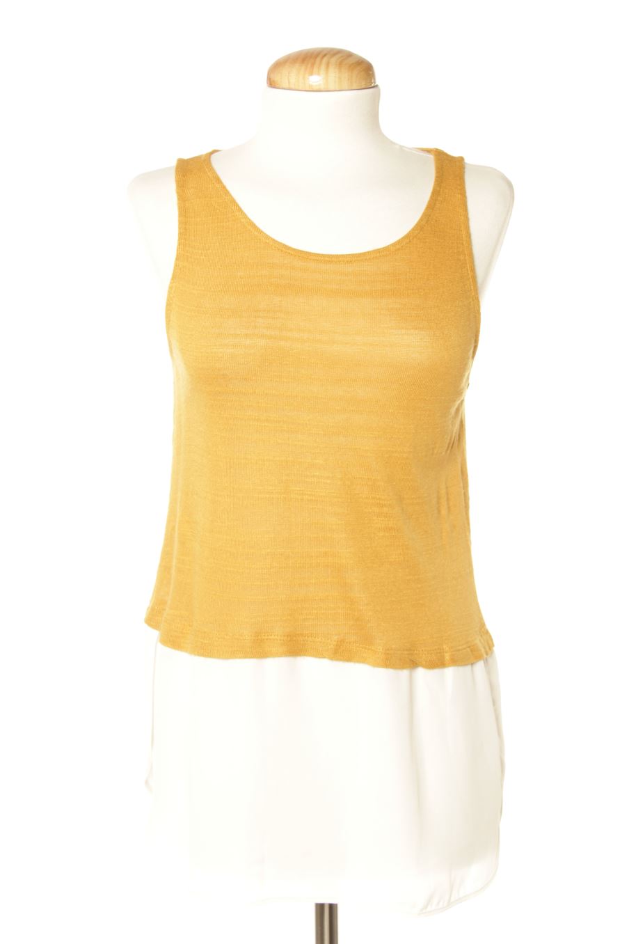 Top de Stradivarius de la talla S, de color mostaza