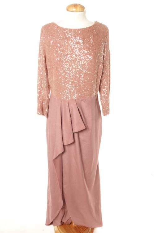 Aufwändiges Kleid