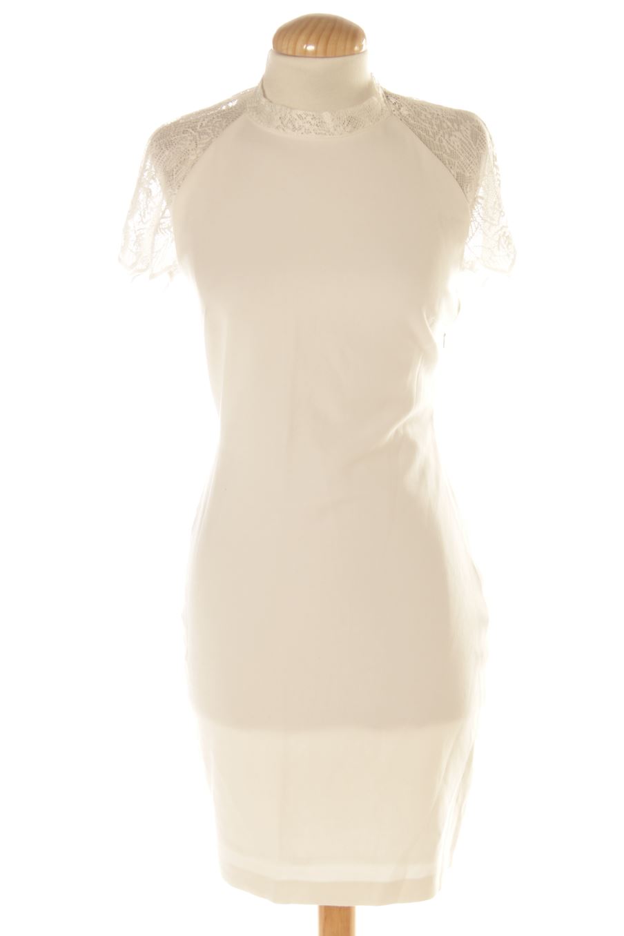 Robe casual Trafaluc de la taille M, de couleur blanc