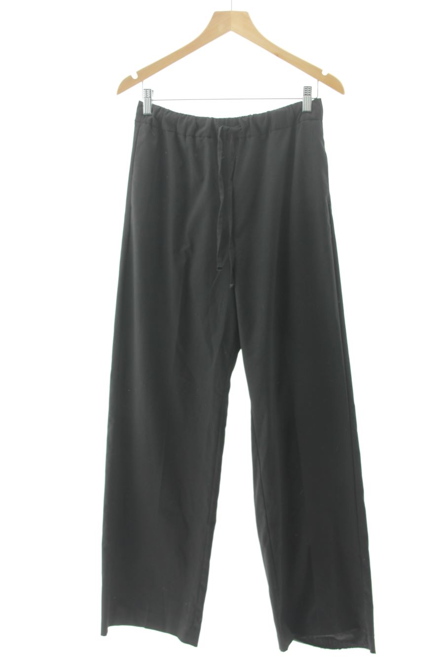 Pantalón de Mango de la talla M, de color negro