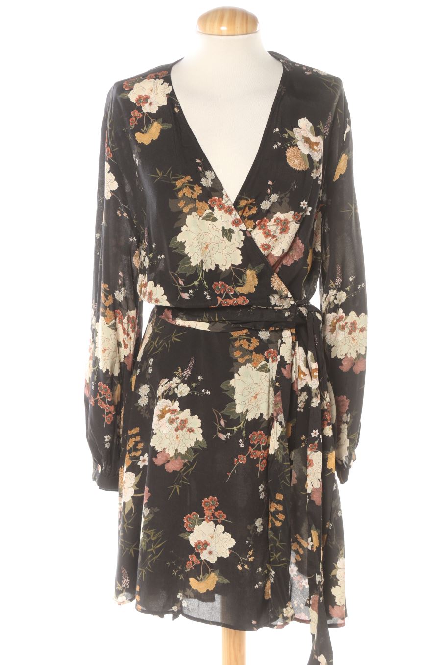 Robe casual Mango de la taille M, de couleur fleurs