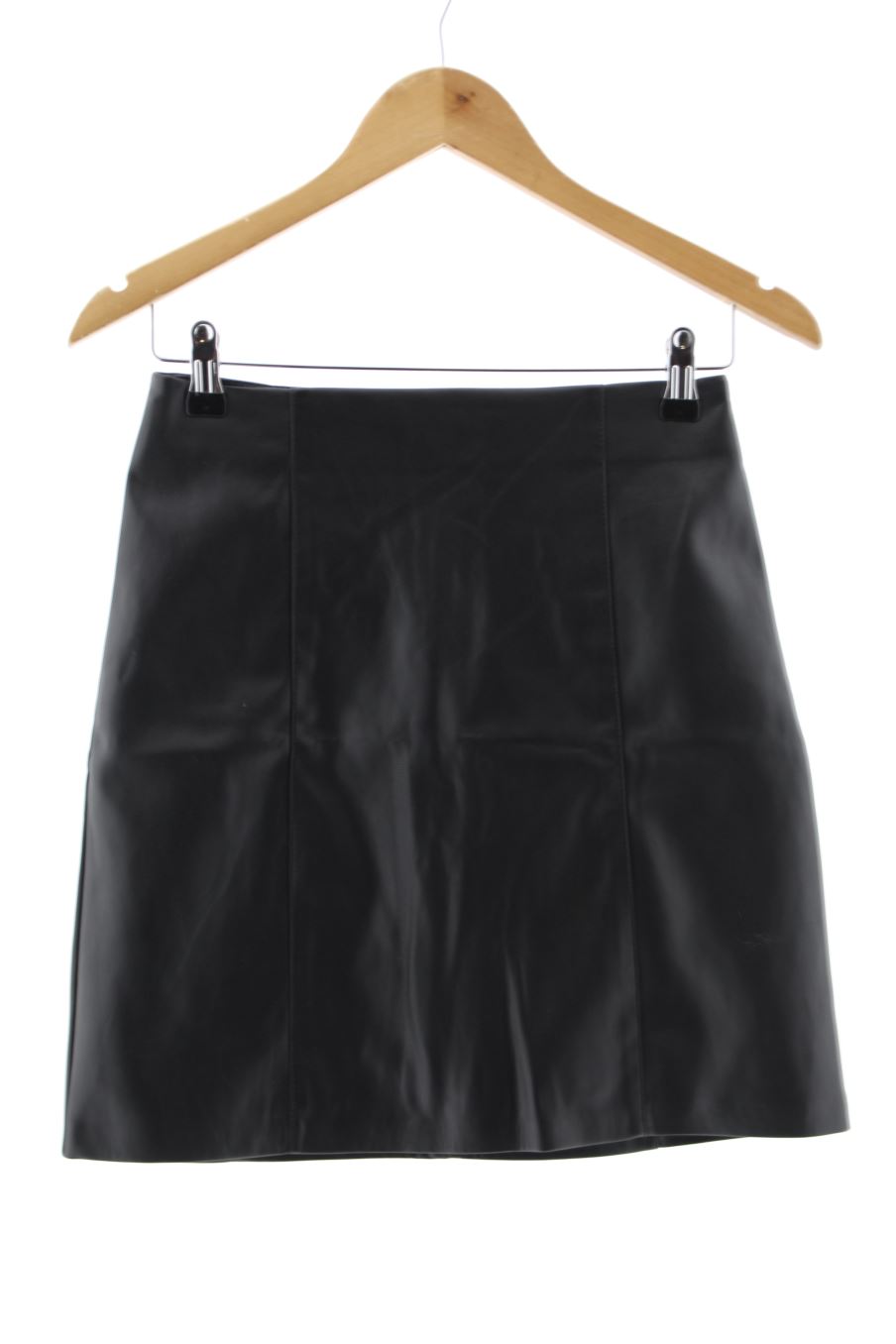 Jupe Amisu de la taille 36, de couleur noir de synthétique