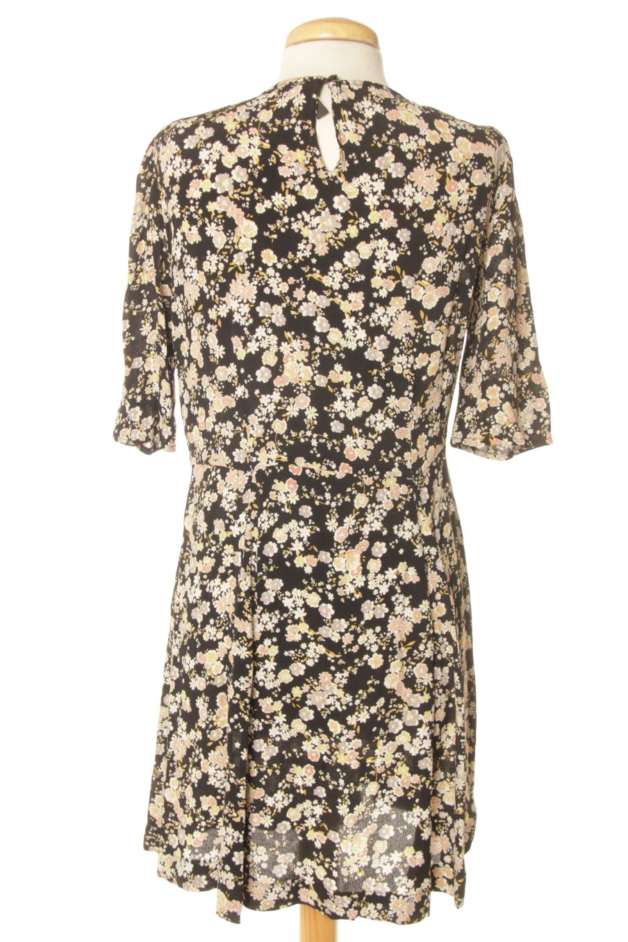 Robe casual Pieces de la taille S, de couleur fleurs