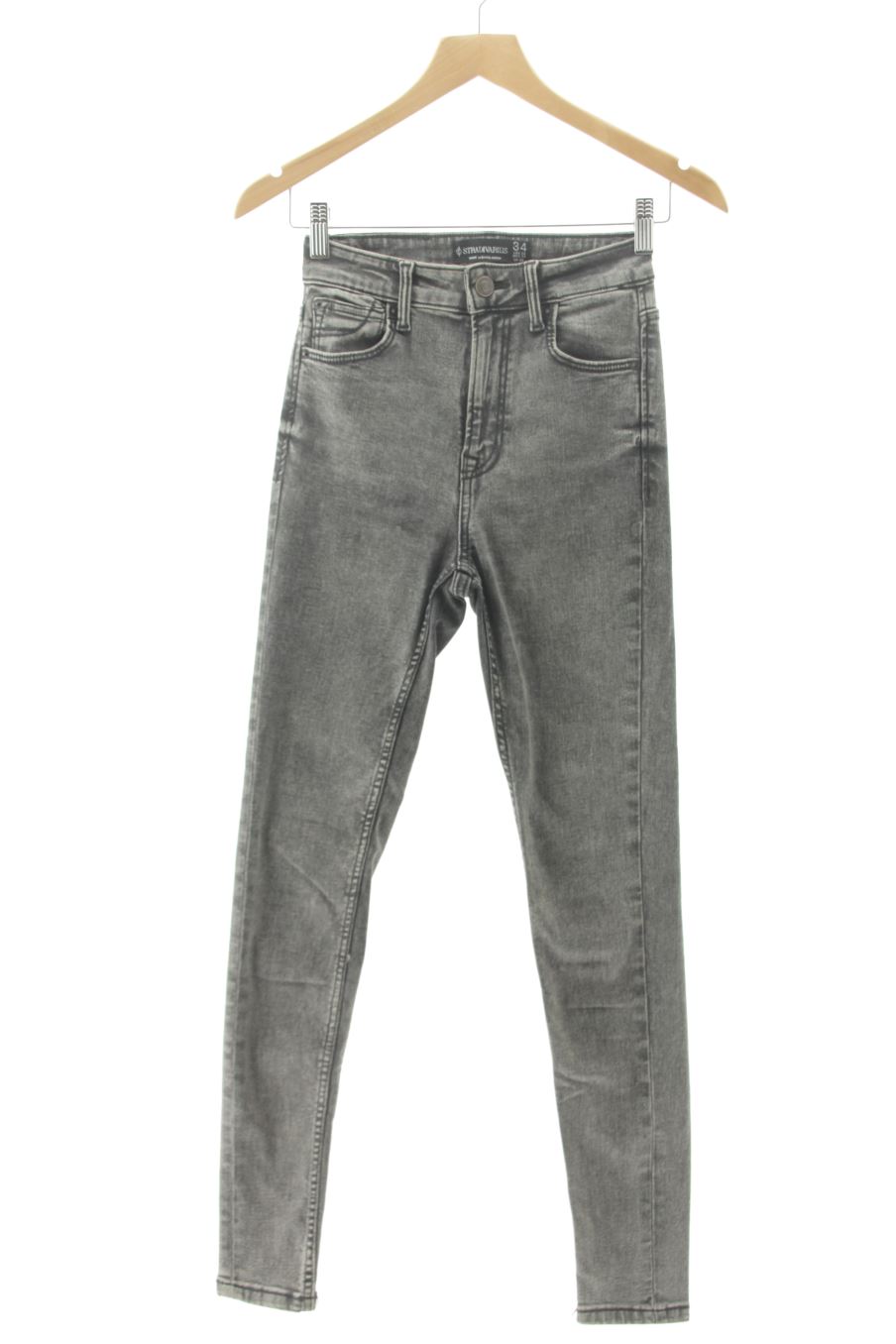Vaquero de Stradivarius de la talla 34, de color gris de ropa vaquera