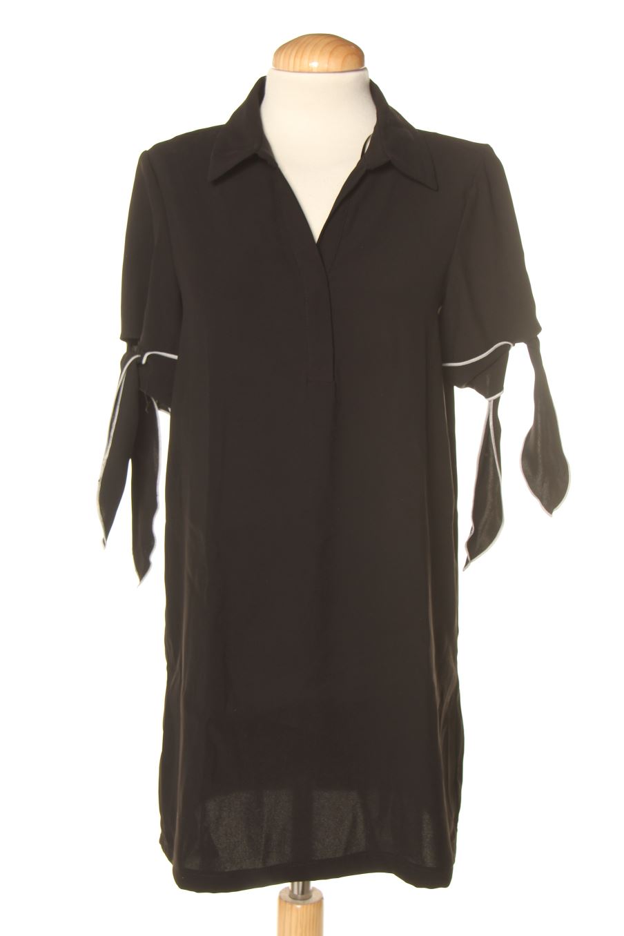 Robe casual Zara de la taille XS, de couleur noir