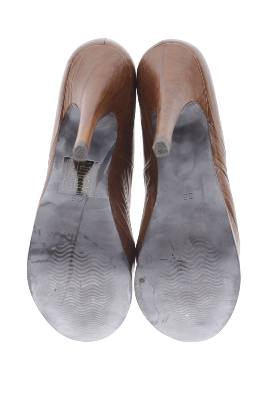 Zapatos de tacon de Adolfo Dominguez de la talla 35, de color marrón de