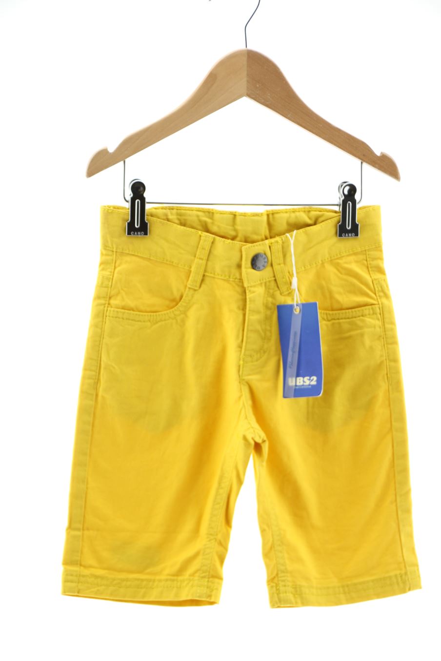 Short en jean UBS2 de la taille 4 ans de denim avec une étiquette