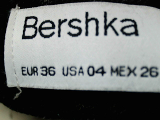 Jeans Bershka de la taille 36, de couleur noir de denim