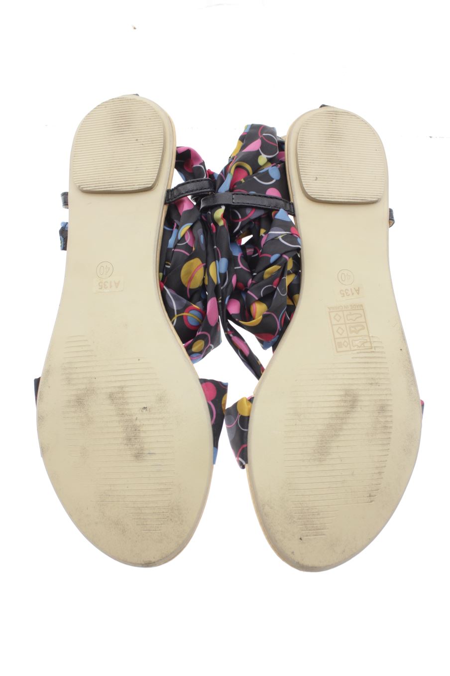 Sandalias planas de Jennika de la talla 40, de color estampado de