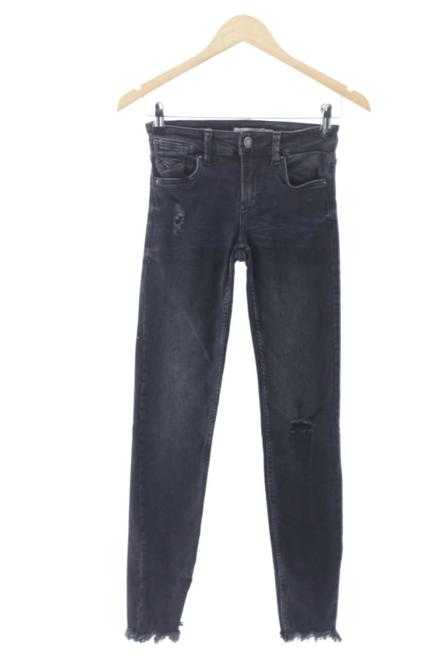 Jeans de Bershka de la talla 32, de color nero