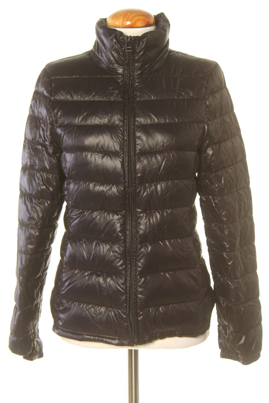 Blouson Uniqlo de la taille S, de couleur noir