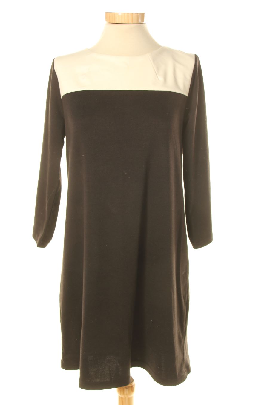 Robe casual H&M de la taille S, de couleur noir
