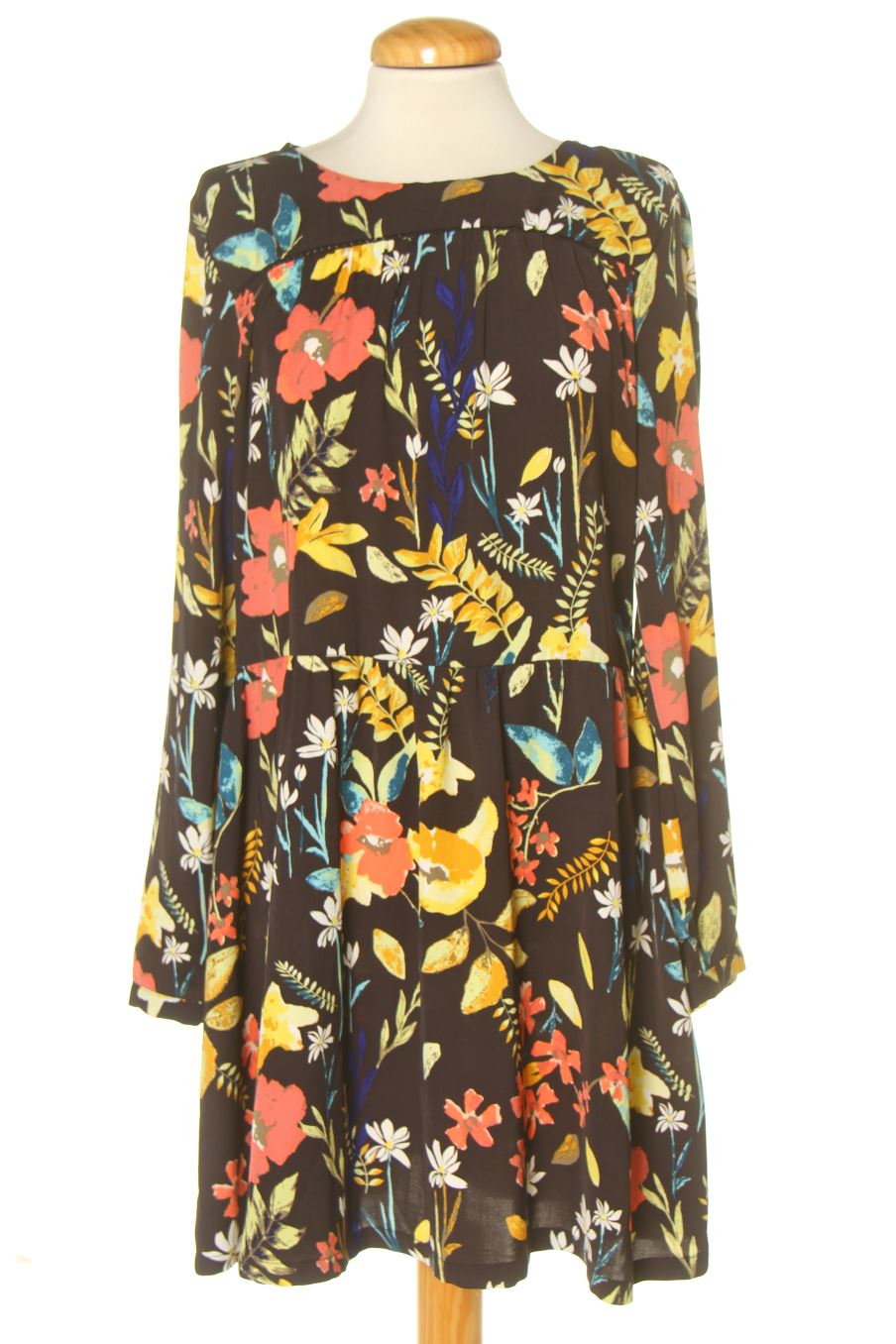 Robe casual Only de la taille 36, de couleur fleurs