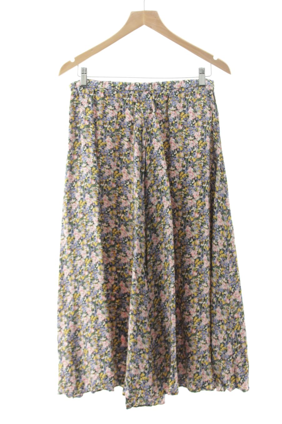 Falda de Zara de la talla M, de color flores