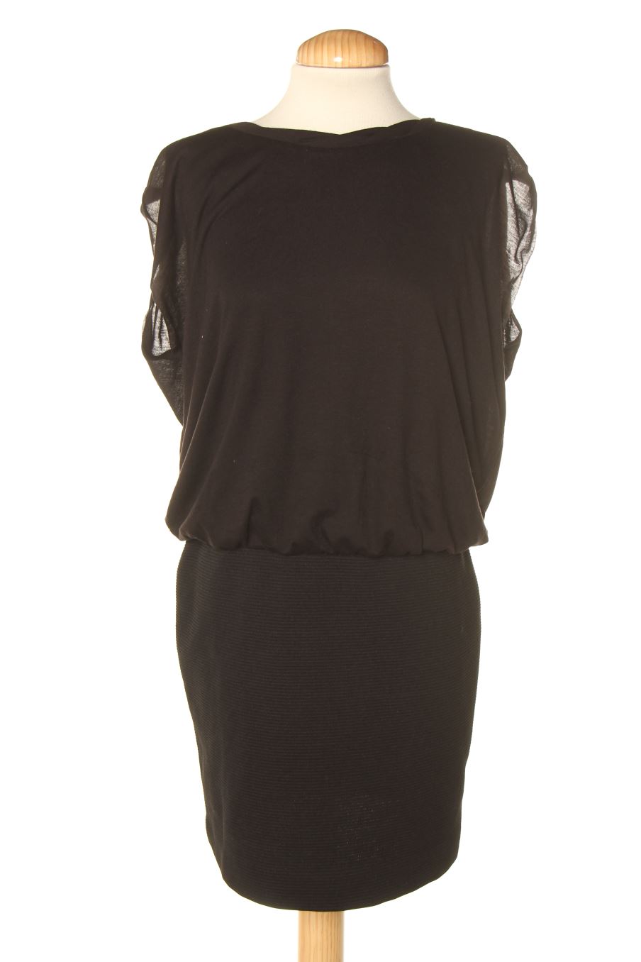 Robe casual Mango de la taille M, de couleur noir
