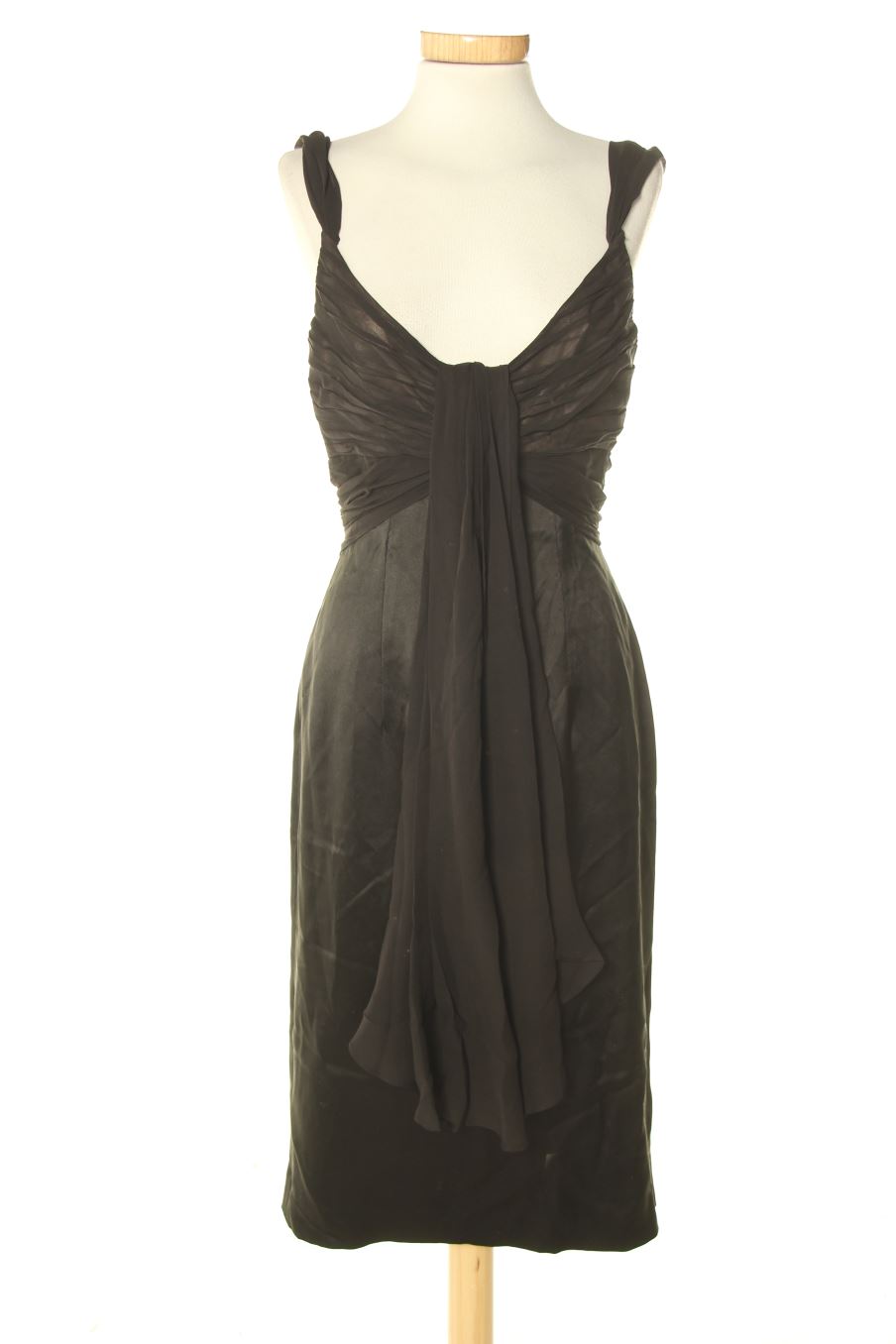 Vestido de Purificación García de la talla 40, de color negro de seda
