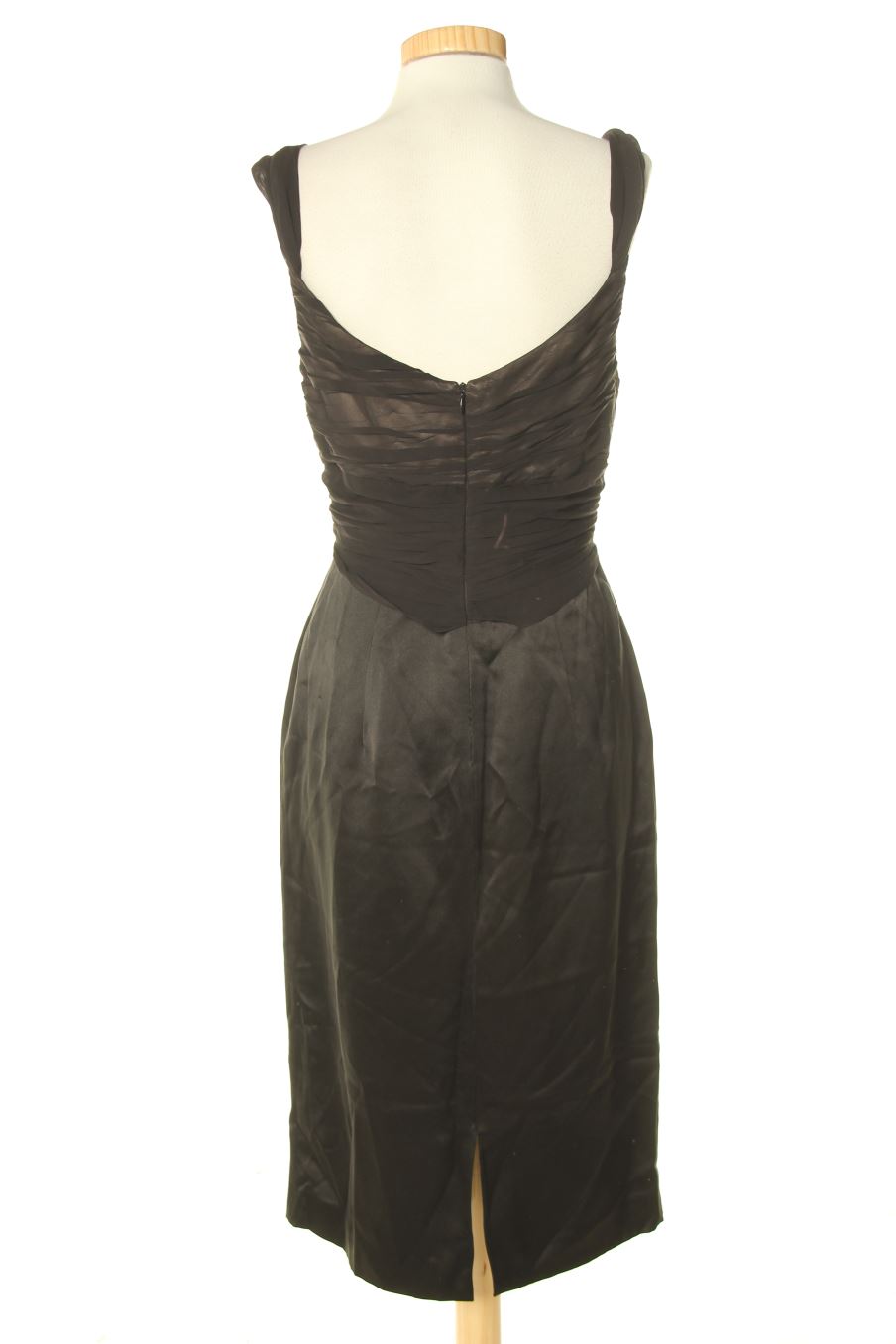 Vestido de Purificación García de la talla 40, de color negro de seda