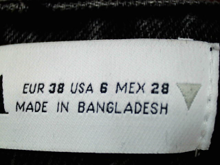 Jeans Zara de la taille 38, de couleur noir de denim