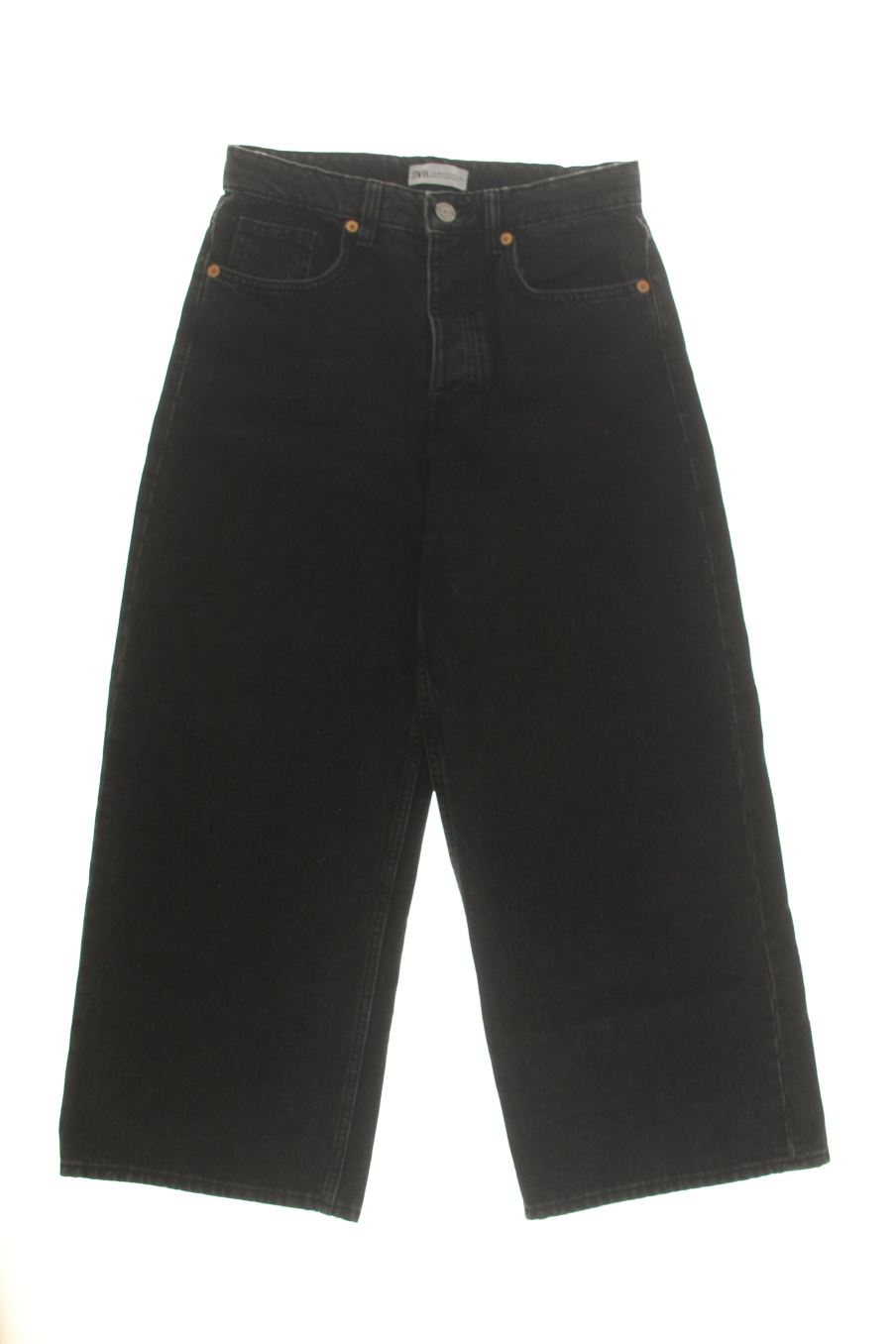 Jeans Zara de la taille 38, de couleur noir de denim
