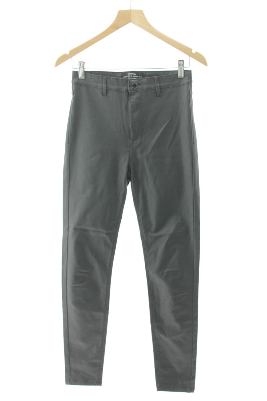 Jeans Stradivarius de la taille 40, de couleur noir de denim