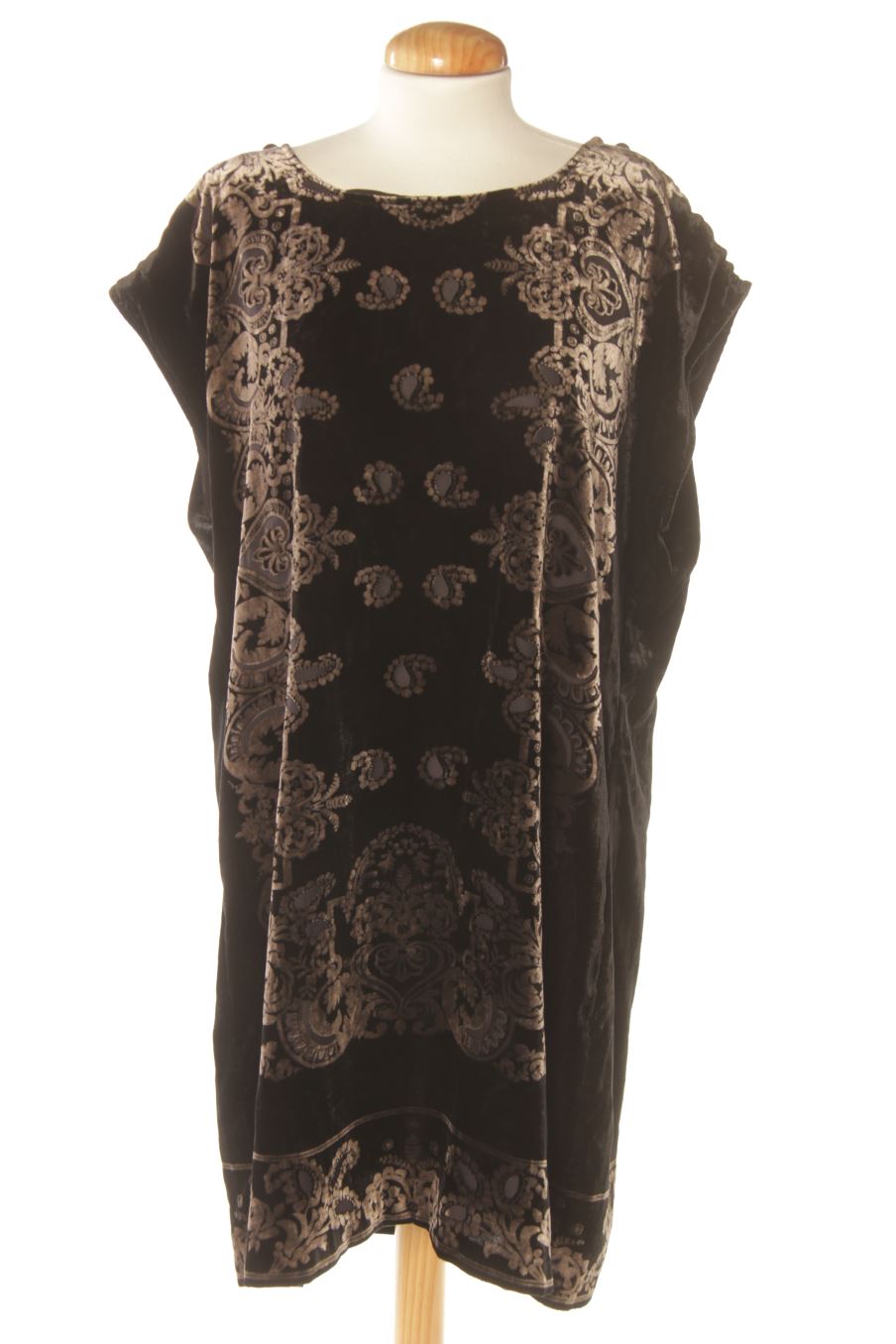 Einfaches Kleid von Cortefiel Größe XXL, Farbe Schwarz, aus Samt für