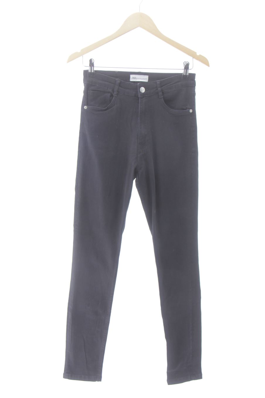 Vaquero de Zara de la talla 38, de color negro de ropa vaquera