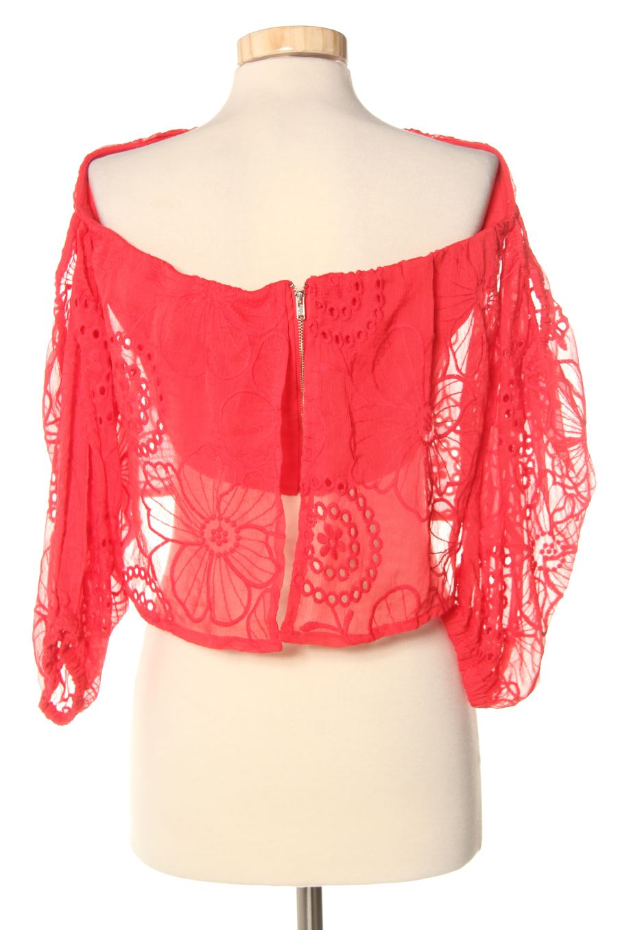Top Guess de la taille L, de couleur rouge
