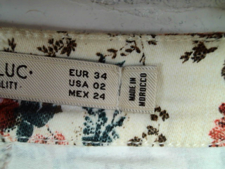 Jeans Trf (ZARA) de la taille 34, de couleur fleurs de denim