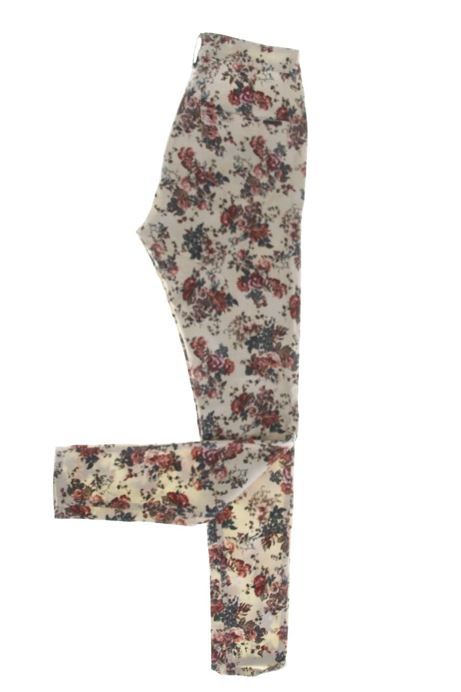Jeans Trf (ZARA) de la taille 34, de couleur fleurs de denim