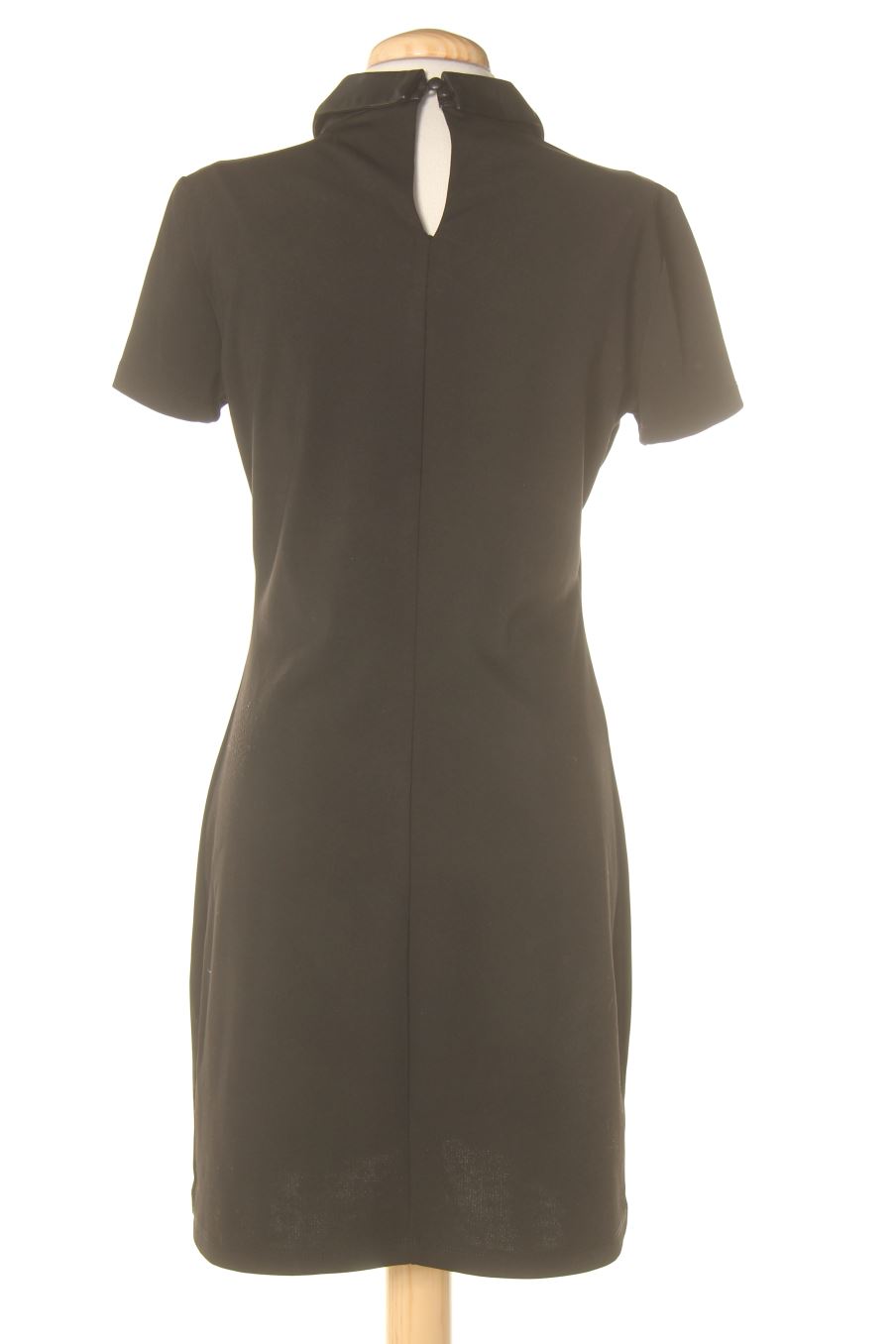 Robe casual La City de la taille M, de couleur noir