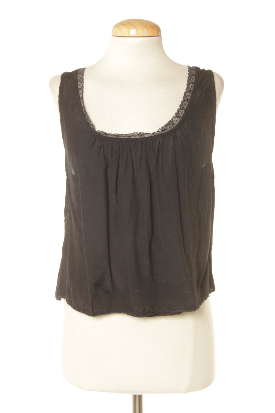 Top Monoprix de la taille 38, de couleur noir